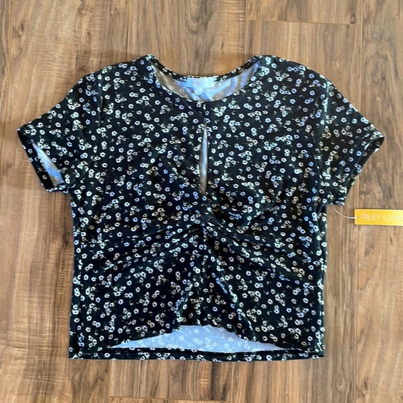 Daisy Keyhole Soft Summer Tee - Picture 2 of 9